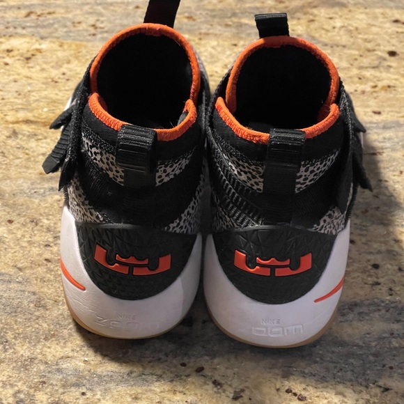 Lebron Soldier 10 - Picture 3 of 4